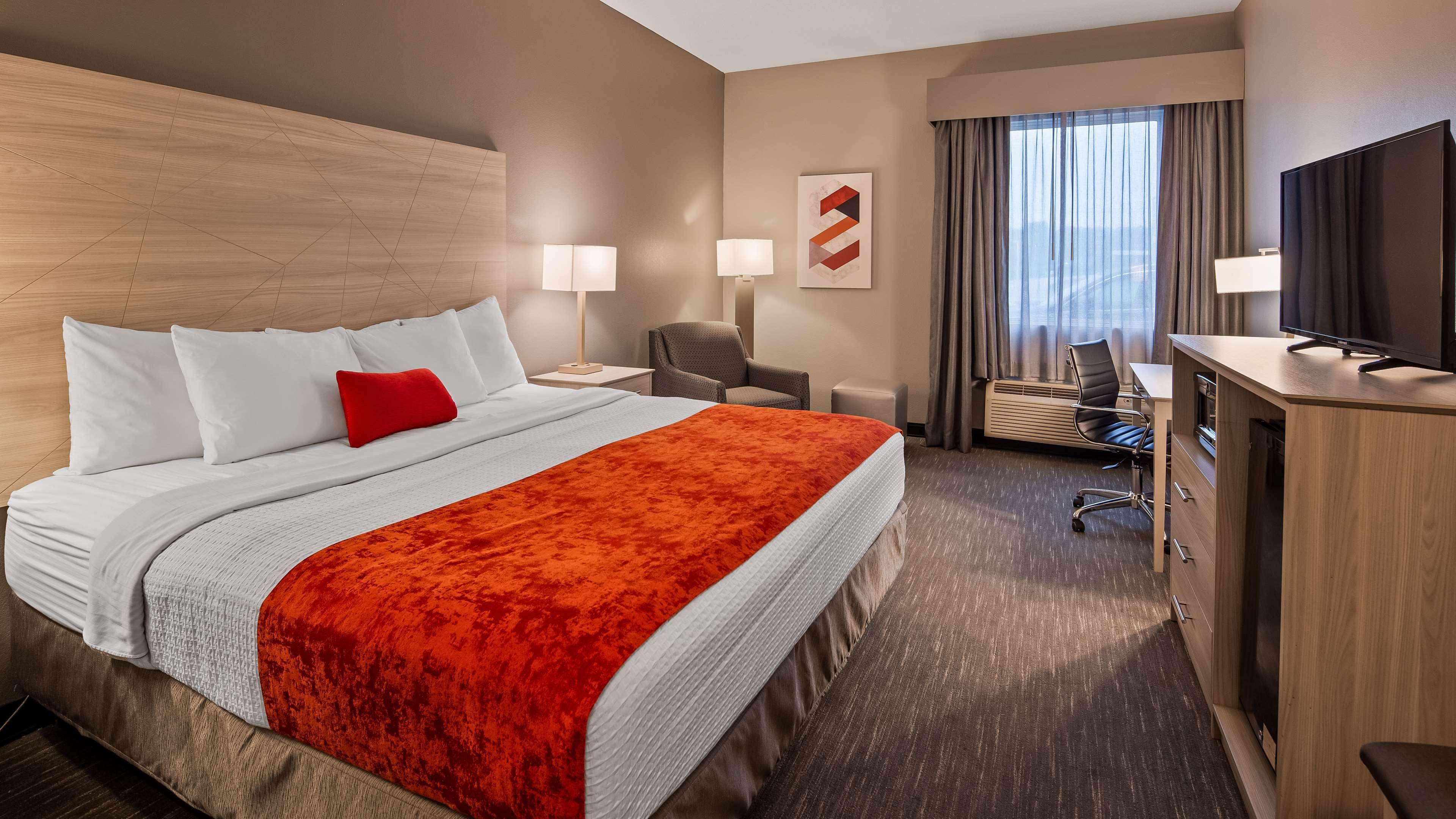 Best Western Plus New Cumberland Exterior photo