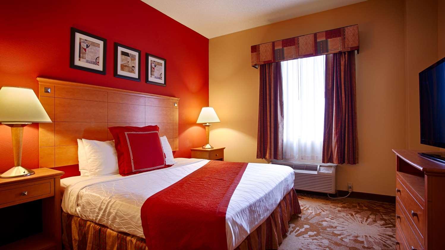Best Western Plus New Cumberland Exterior photo