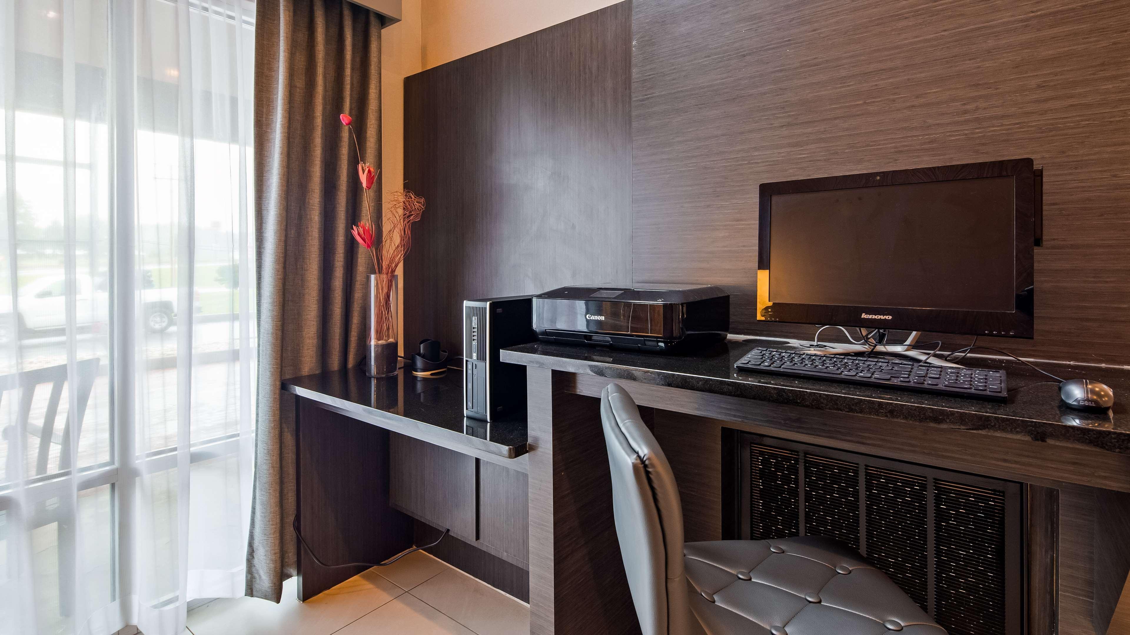 Best Western Plus New Cumberland Exterior photo