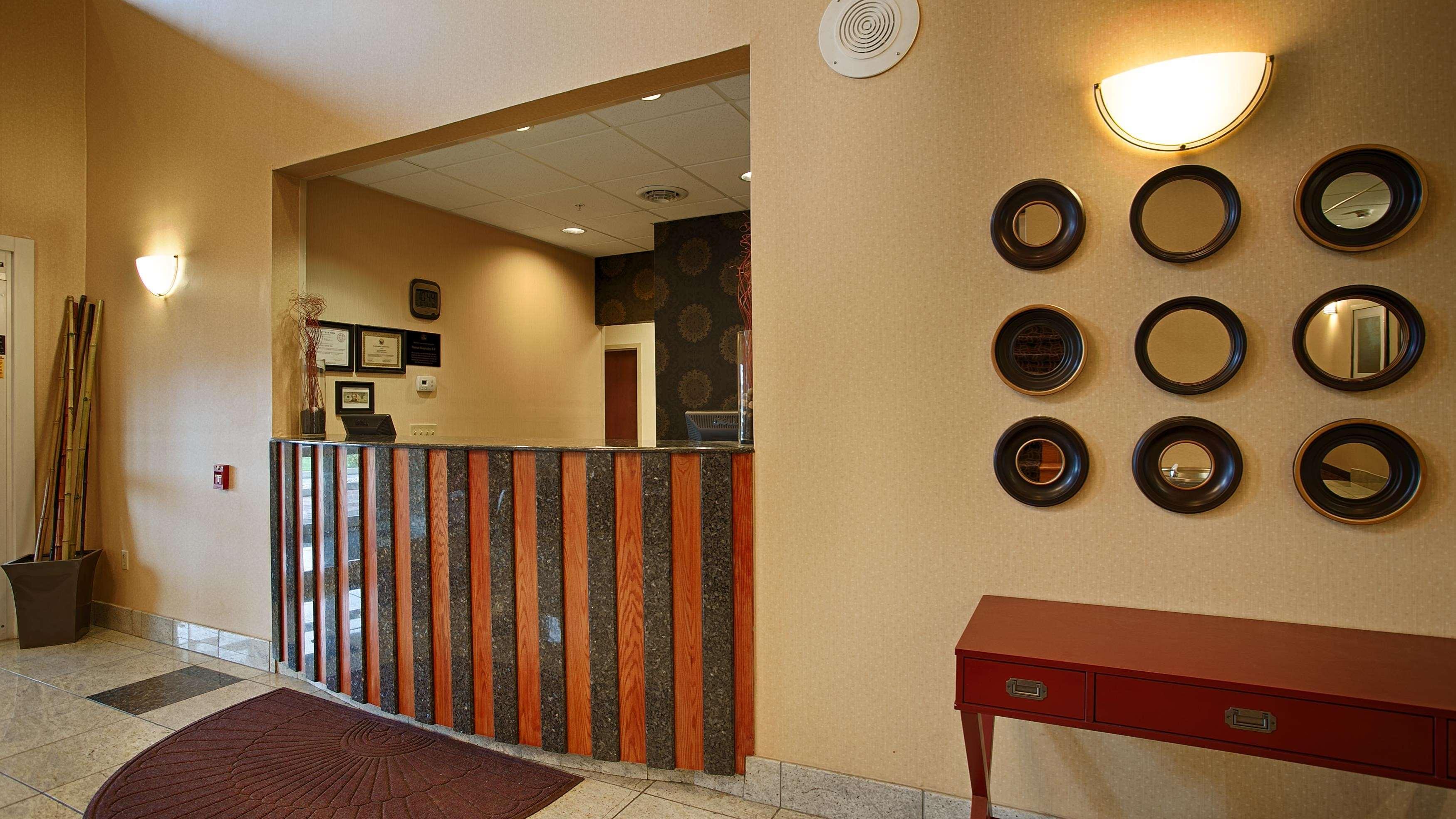 Best Western Plus New Cumberland Exterior photo